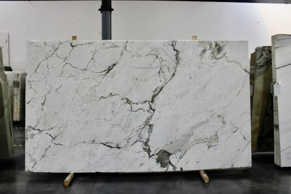 Oyster White Honed UMM09889