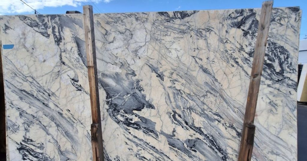 Quartzite Dining Surfaces That Inspire Wow-Factor