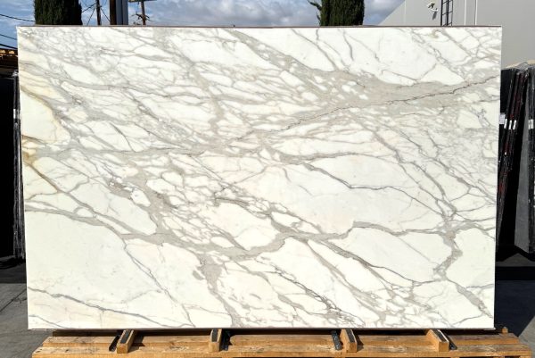Calacatta-Borghini-Extra-Honed-126x80-1620-44.jpg