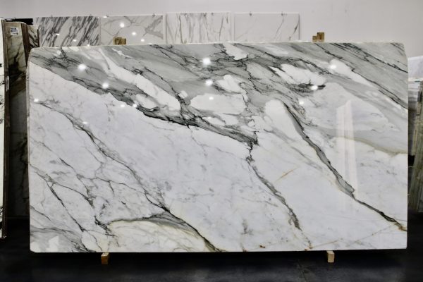 Calacatta-Borghini-UMM35433-scaled-1.jpeg