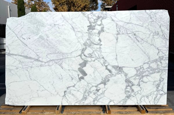 Statuario-Belgia-Honed-117x65-621-8.jpg Statuario-Belgia-Honed-117x65-621-8.jpg